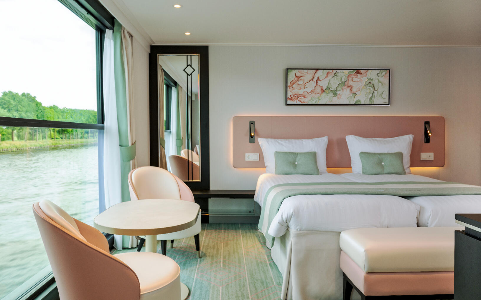 Excellence Crown Cabin